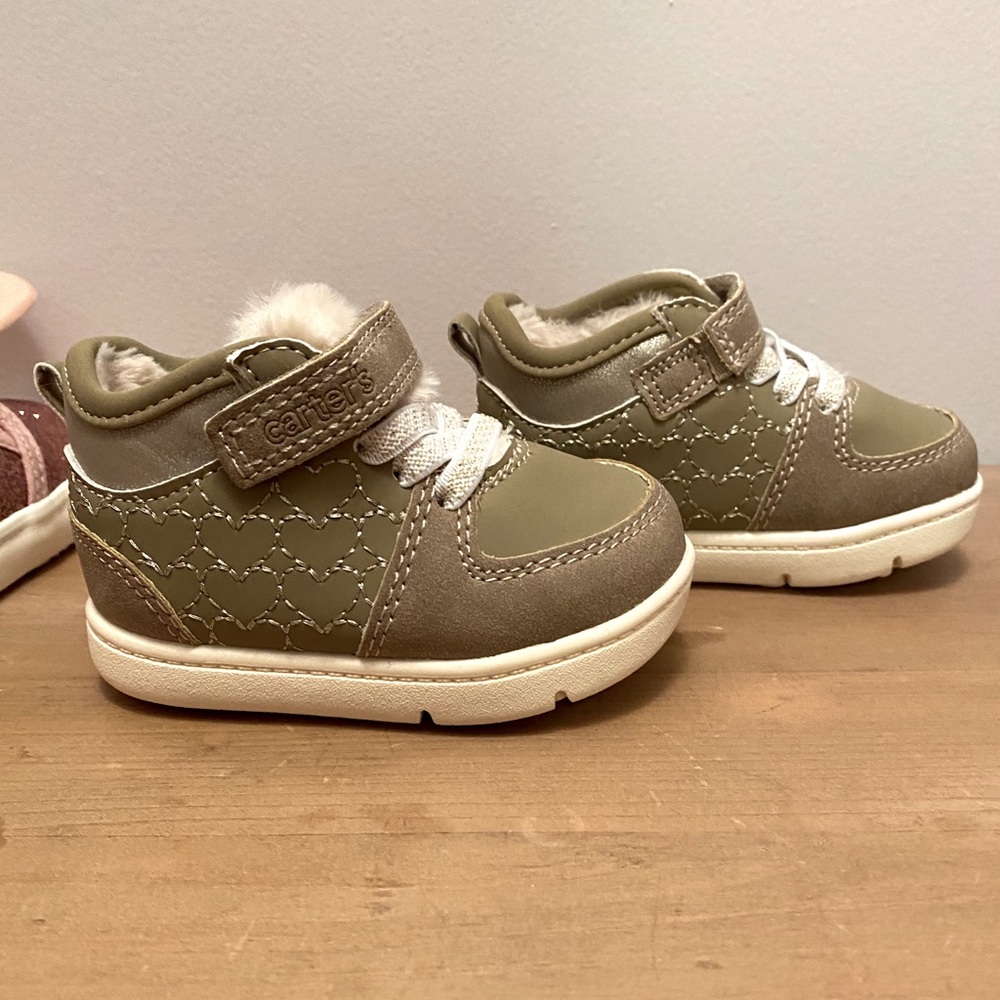 Carter's 1st walker girls fashion sneaker 2/30$